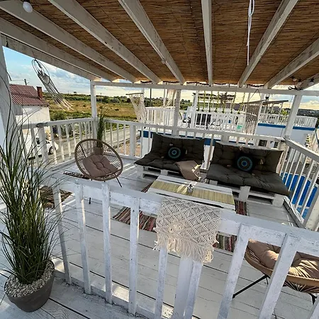 بيت ضيافة Beach Bungalows Costinesti 4*