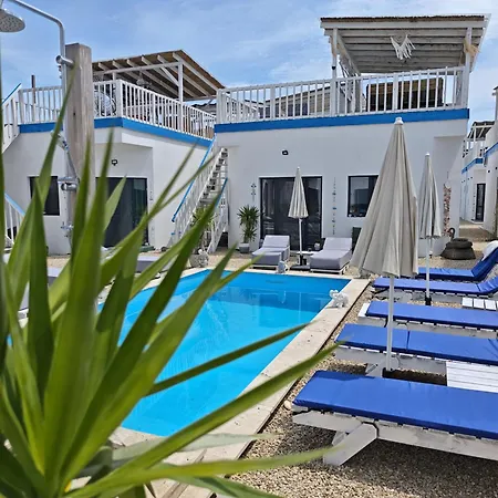بيت ضيافة Beach Bungalows Costinesti كوستِنيست